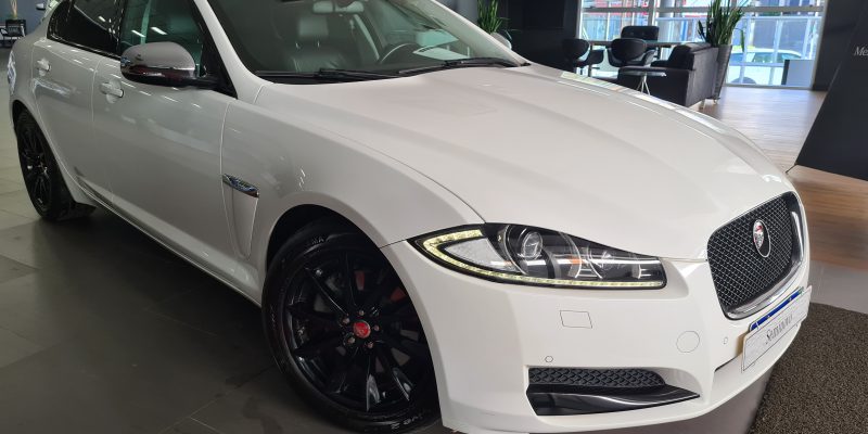 Jaguar XF 2.0 Turbo Luxury 2014/2015